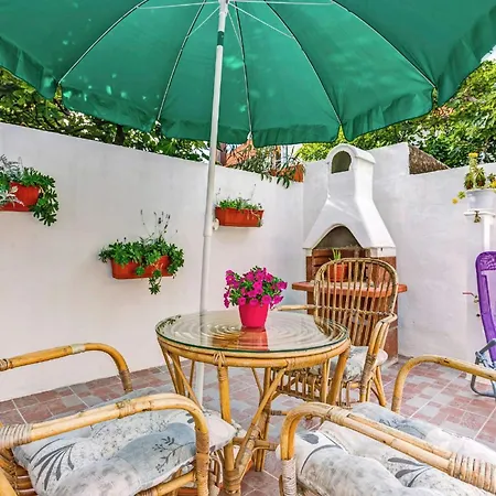 Tragos In - Mittel-dalmatien Гостьовий будинок 3*