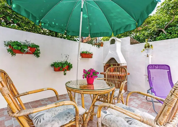 Tragos In - Mittel-dalmatien Гостьовий будинок 3*